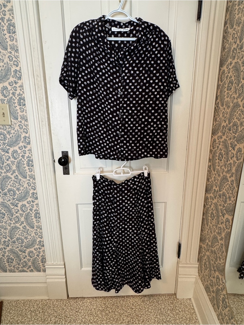 Black Floral Print Women’s Skirt and Top Versatile Everyday Style Size 22W